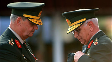 Başbuğ görevi Koşaner'e devretti