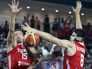 12 dev adam fil gibi ezdi