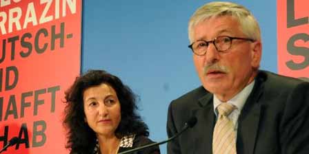 Müslümanları aşağıladı ihraç edildi