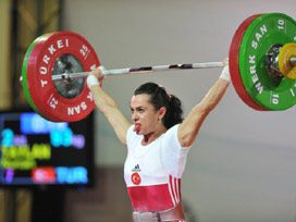 Nurcan Taylan dünya rekorunu kırdı!