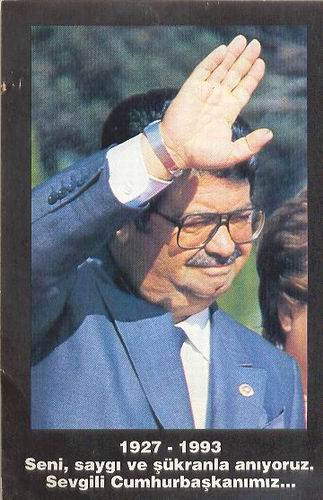 Özal'ı kabri başında binlerce kişi andı