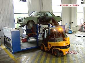 Bir hurda araç böyle parçalanıyor - video