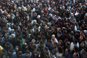 100 TL'ye Otomobil İzdihamı