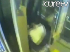 Asansör kapısı aniden açılınca...