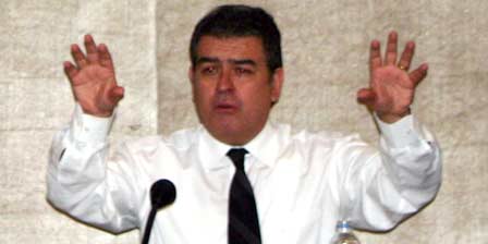 Süheyl Batum haddini aştı