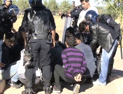 Öğrenciler ile polisler çatıştı