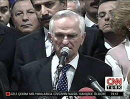 Cumhuriyet yazarı fanatik Önder Sav'cı çıktı!