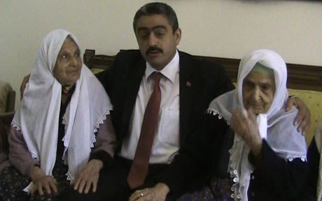 En yaşlı ikiz kız kardeşler