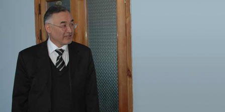 Vekil, Kur'an üzerine el basınca...