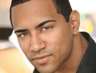 Ünlü oyuncu annesini doğradı