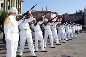 Donanmaya şok baskın