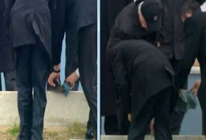 Ayakkabılarını Mehmetçiğe sildirdi !