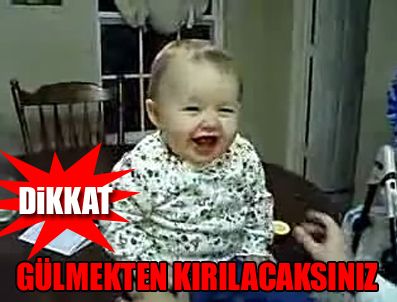 Limonla ilk kez tanışan bebek