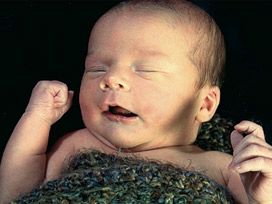 Karanlıkta uyusun da daha çok büyüsün