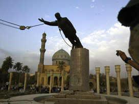 Saddam heykelinin devrilme kurmacası