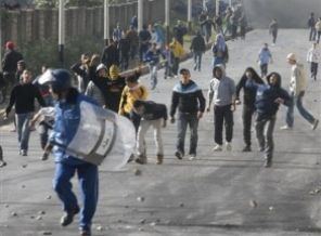Cezayir ve Tunus karıştı, halk sokaklarda