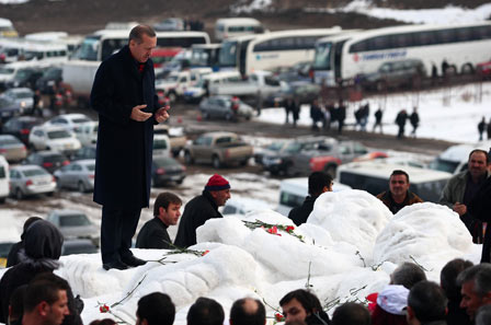 Erdoğan: Türkiye şehitleriyle yürüyor