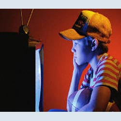 Dikkat! Televizyon aileyi etkiliyor