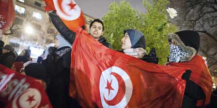 Tunus halkı sanal mücadele de veriyor