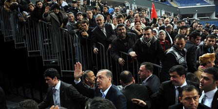 Erdoğan: Manşetle gelen manşetle gider