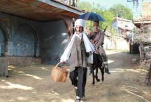 Hür Adam gişede ne durumda?