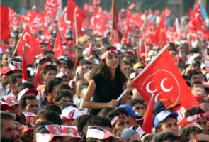 MHP tabanı milliyetçi de AK Parti tabanı neci?