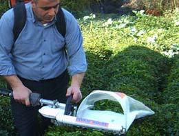 Çay toplama derdine son verdi