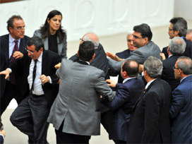 BDP'li Sakık'tan Akbulut'a yumruk