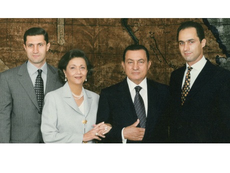 Hüsnü Mübarek ve ailesi kaçtı mı?