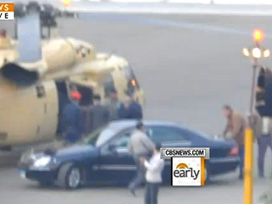 Mübarek'in Kahire'den kaçış anı