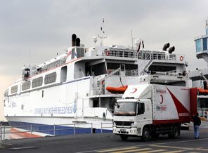 Libya'daki Türkler için feribot gönderildi