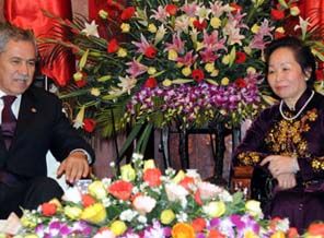 Bülent Arınç, KEK Toplantısı için Vietnam'da