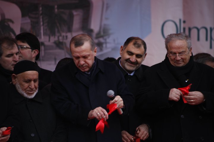 Halkın Sevincini paylaşan başbakan