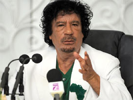 Kaddafi istihbarat şefini görevden aldı