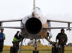 Libya'da savaş uçakları yine bombaladı