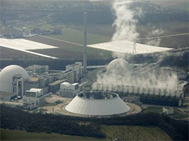 Reaktör yanıyor, redyasyon yayılıyor