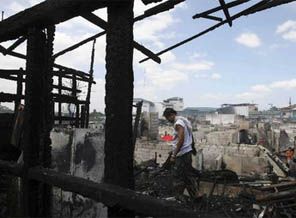 300 ev yandı, 5 bin kişi evsiz kaldı