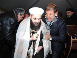 Cübbeli hoca düştü Tanju tuttu