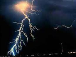 Tire'de 2 kişi yıldırım sonucu öldü