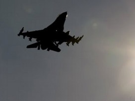 Misrata'daki Kaddafi üsleri bombalandı