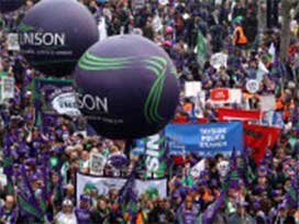 Protestocular Londra'yı alt üst etti