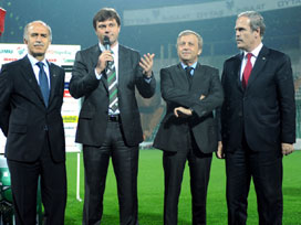 Bursaspor'dan taraftar önünde sözleşme