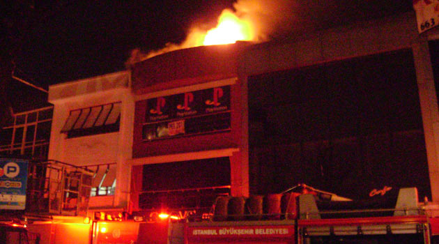 Oyun salonunda yangın: 3 ölü