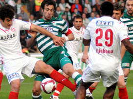 Antalya, Bursa'yı evinde devirdi