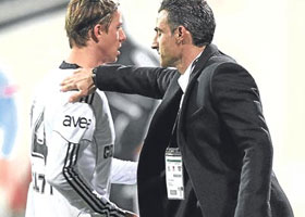 Guti Türk polisi ile Dalga Geçiyor