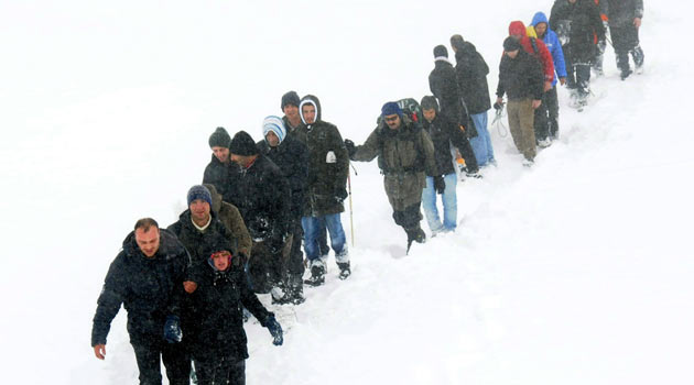 Çığda mahsur kalan 16 kişi kurtarıldı