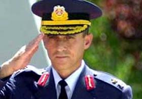 AKP'li General Suskunluğunu Bozdu