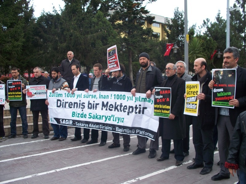 Sakarya’da Suriye’deki katliam protesto edildi