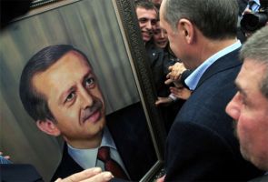 Erdoğan'a hediye veren kızın gözyaşları