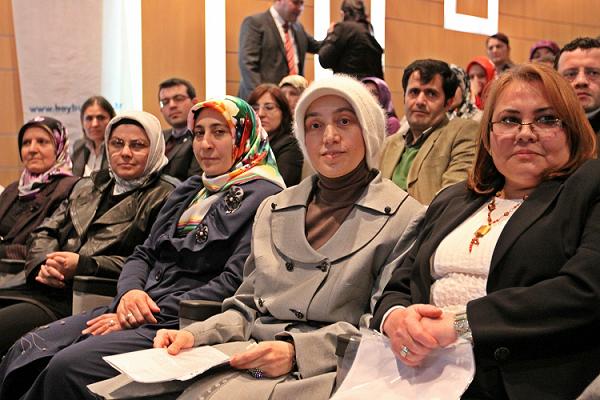 Bayburtlu Analar Üniversite Kürsüsünde